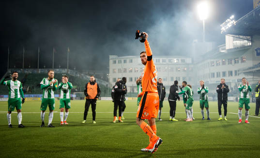 Hammarbys målvakt Davor Blazevic jublar