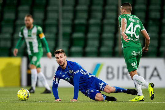 Hammarbys Nikola Djurdjic fäller Sundsvalls Carlos Gracia