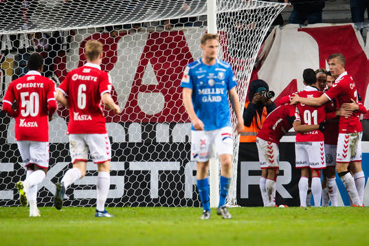 Kalmars Filip Sachpekidis jublar med lagkamrater