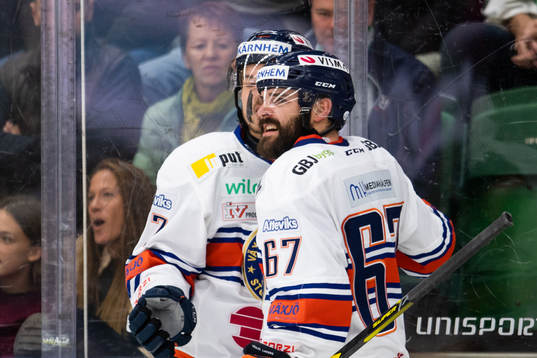 Växjös Pontus Netterberg och Linus Fröberg jublar