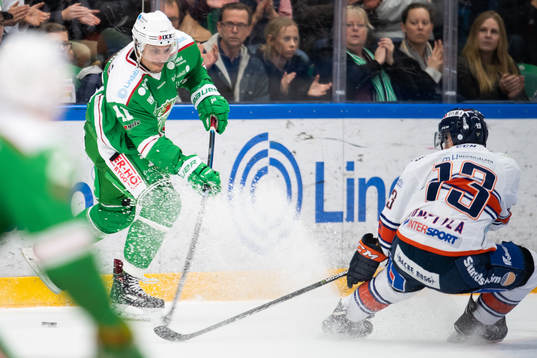 Rögles Daniel Widing och Växjös Julius Junttila