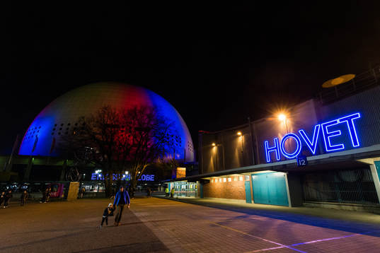 Exteriör av Globen och Hovet innan ishockeymatchen i SHL