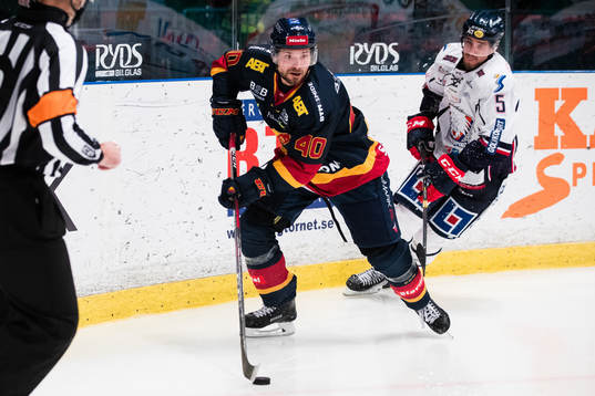 Djurgårdens Jacob Josefson och Linköpings Mattias Bäckman