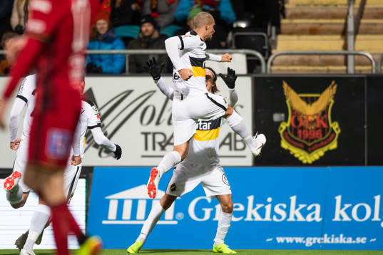 s Panos Dimitriadis jublar med Kristoffer Olsson