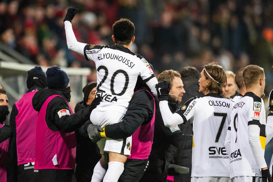 s Tarik Elyounoussi jublar