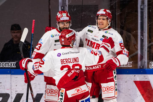 Timrås Emil Berglund, Jeremy Boyce och Anton Wedin jublar