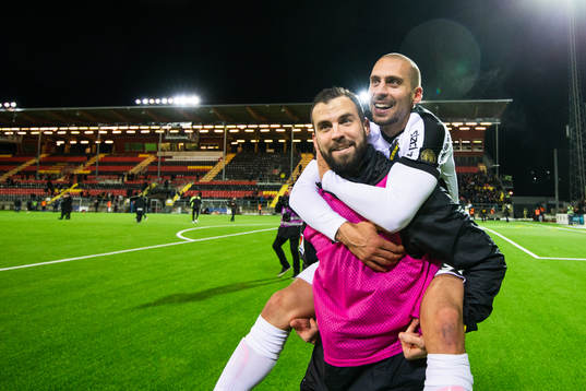 s Panos Dimitriadis  jublar