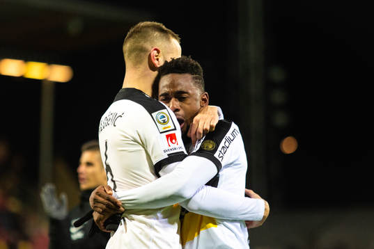 s Alexander Milosevic och Heradi Rashidi  jublar