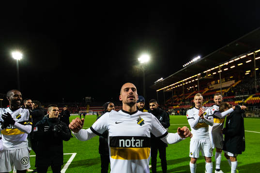 s Panos Dimitriadis jublar