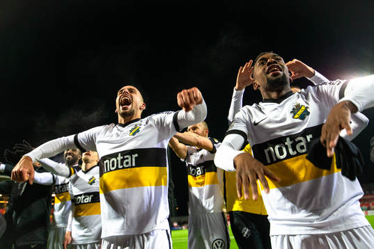 s Panos Dimitriadis  och Heradi Rashidi  jublar