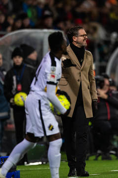 s tränare Rikard Norling  säger till Heradi Rashidi  att