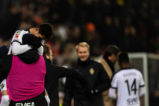 s Tarik Elyounoussi jublar med lagkamrat
