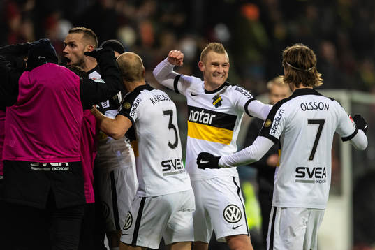 s Robin Jansson och Kristoffer Olsson jublar