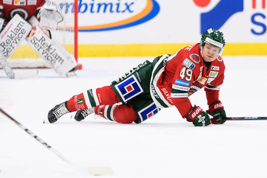 Frölundas Rhett Rakhshani täcker skott