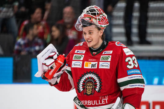 Frölundas målvakt Johan Mattsson jublar