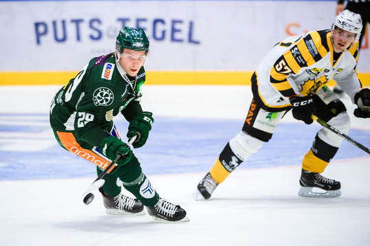 Färjestads Oskar Steen och Skellefteås Emil Djuse