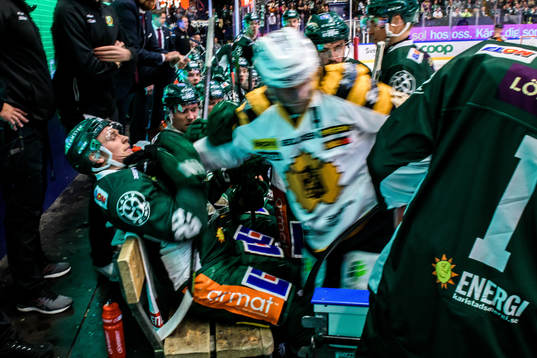 Skellefteås Oscar Möller är inne i Färjestads bås