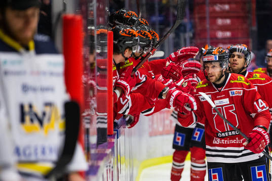 Örebros Tom Wandell jublar