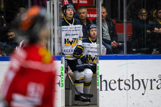 s Mikko Lehtonen deppar i utvisningsbåset
