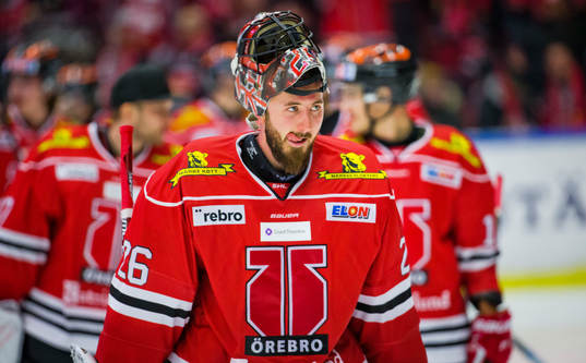 Örebros målvakt Stefan Steen är glad