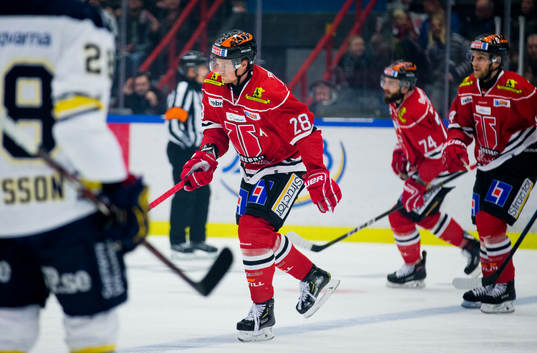 Örebros Linus Arnesson gör 1-0 och jublar med Nick Ebert