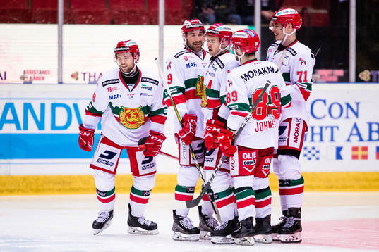 Moras Spencer Abbott jublar med