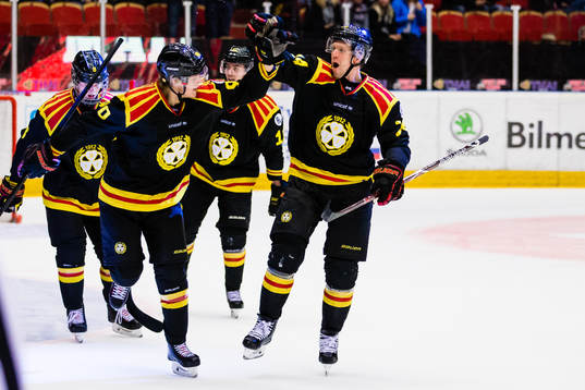 Brynäs Nicklas Danielsson jublar med Jesper Boqvist