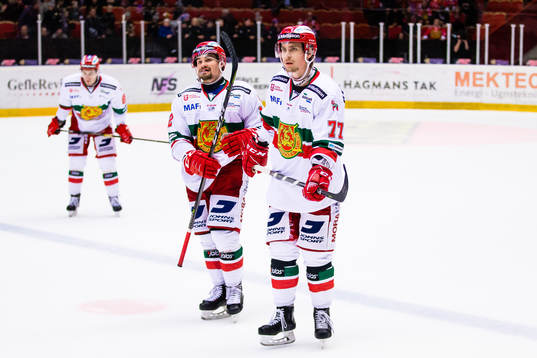 Moras Michael Keränen och Kevin Gagné deppar