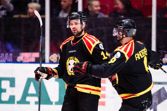 Brynäs Johan Alcén jublar med Niclas Andersén