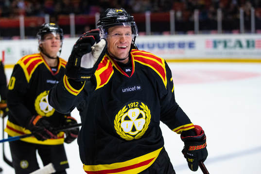 Brynäs Nicklas Danielsson jublar