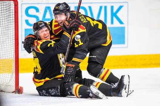 Brynäs Nicklas Danielsson jublar med Joel Kellman