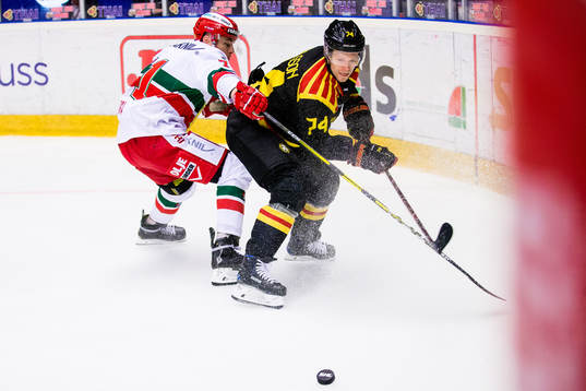 Brynäs Nicklas Danielsson och Moras Marek Daloga