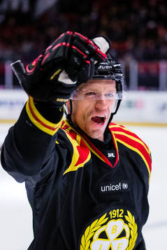 Brynäs Nicklas Danielsson jublar