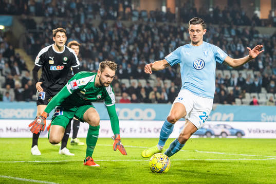 Örebros målvakt Oscar Jansson och Malmö FFs Marcus