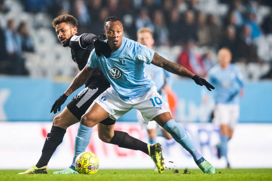 Malmö FFs Carlos Strandberg och Örebros Gustav Backström
