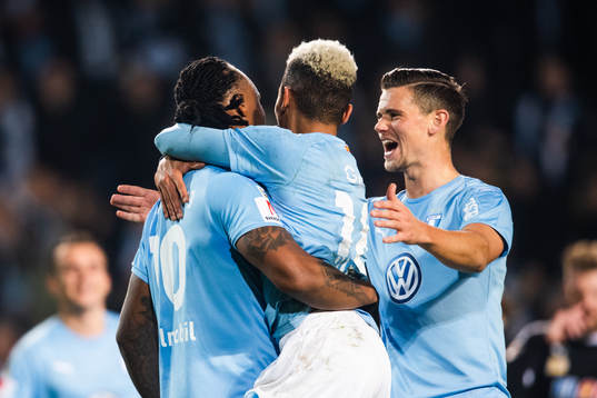 Malmö FFs Carlos Strandberg jublar med Marcus Antonsson