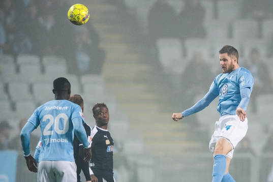 Malmö FFs Lasse Nielsen nickar