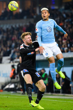 Örebros Michael Almebäck och Malmö FFs Romain Gall