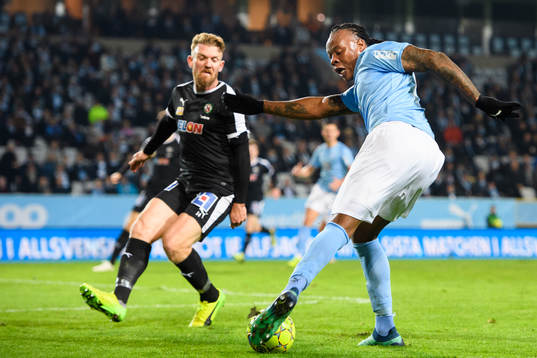 Malmö FFs Carlos Strandberg och Örebros Michael Almebäck