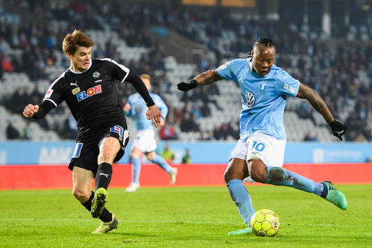 Örebros Albin Granlund och Malmö FFs Carlos Strandberg