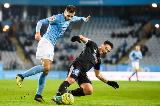 Malmö FFs Egzon Binaku och Örebros Nordin Gerzic
