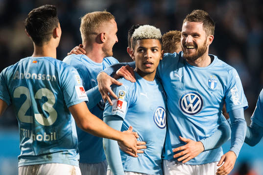 Malmö FFs Lasse Nielsen jublar med Romain Gall som gjort