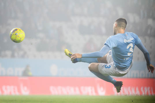 Malmö FFs Egzon Binaku med målchans