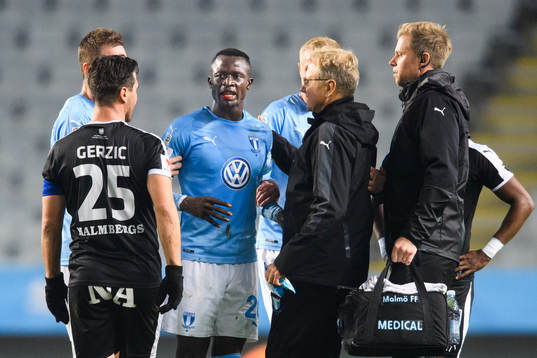 Malmö FFs Bonke Innocent blöder från munnen