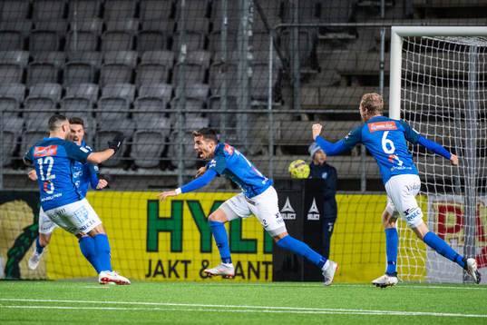 Norrbys Abbas Mohamad och Marc Axengren (till höger) jublar