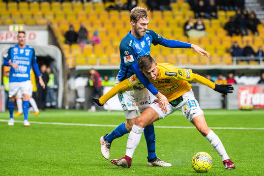 Norrbys Marc Axengren och Falkenbergs John Björkengren i