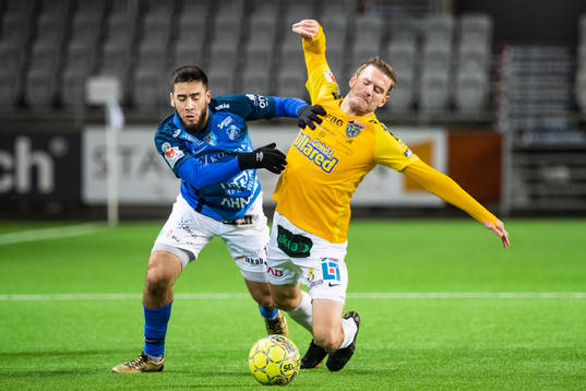 Falkenbergs Karl Söderström och Norrbys Abbas Mohamad i