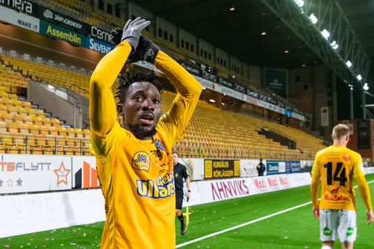 Falkenbergs Chisom Egbuchunam jublar