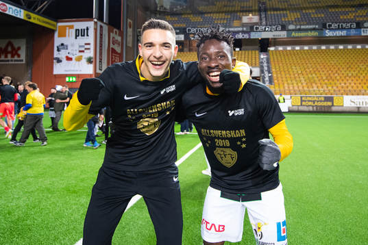 Falkenbergs Chisom Egbuchunam jublar