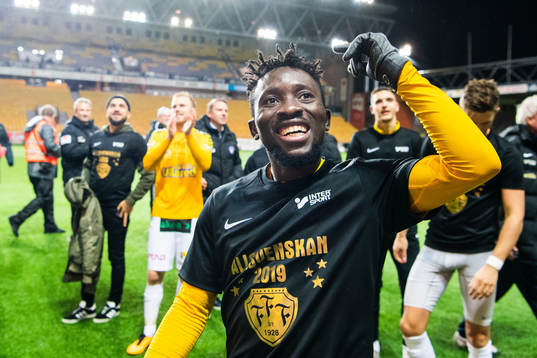 Falkenbergs Chisom Egbuchunam jublar